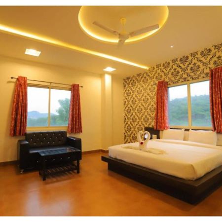 Hotel Raha Udaipur Exterior photo