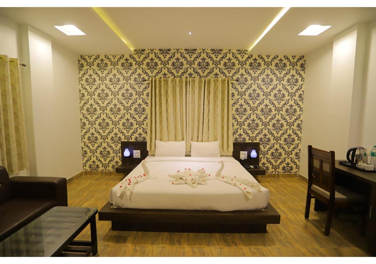 Hotel Raha Udaipur Exterior photo