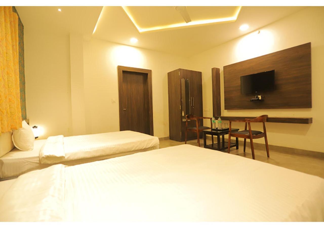 Hotel Raha Udaipur Exterior photo