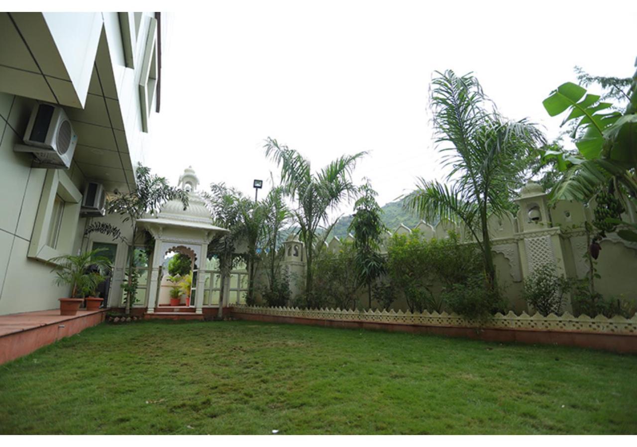 Hotel Raha Udaipur Exterior photo